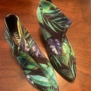 Fun printed fabric booties by Mia in size 6